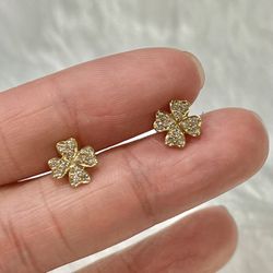 18k Gold Diamond Earring 