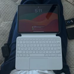 Newest gen iPad With Keyboard