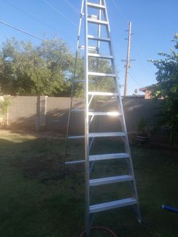 12 FT KELLER ALUMINUM LADDER