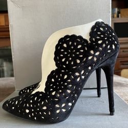 Alexander McQueen  Ofelia Bootie/heels Like New 