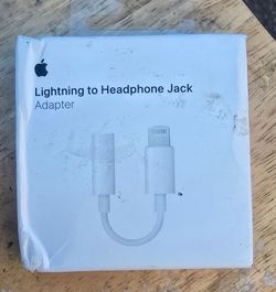 Apple Lighting to headphone jack Adapter