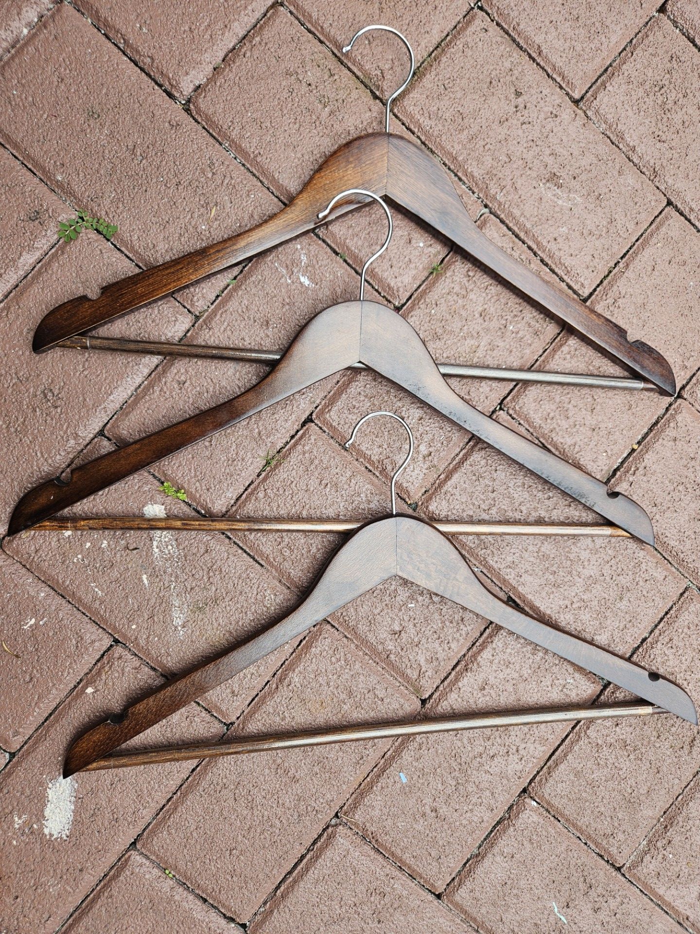 HANGERS WOODEN