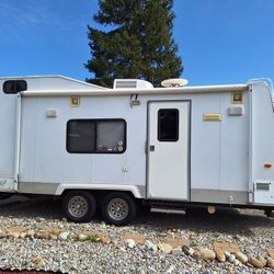 04 Toy Hauler With Onboard Generator Fuel Station 