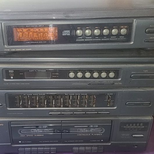 Sanyo Media Music Set With 5 CD player, AM/FM Radio & Cassette