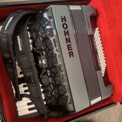 accordion player o grupo completo disponible