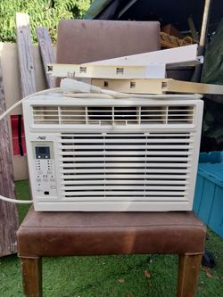 ARTIC  KING    5,000   BTU                                                 WINDOW   AIR   CONDITIONER