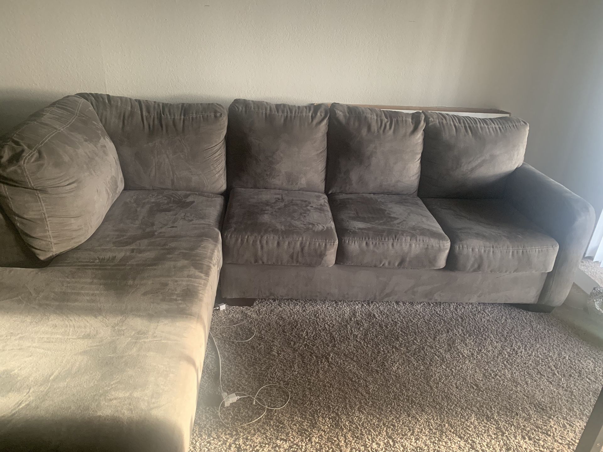 4 SEAT SECTIONAL COUCH!! MUST GO 10/28