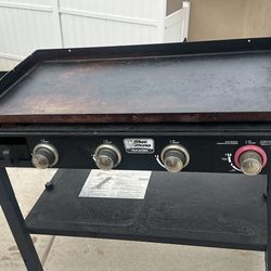  Blue Rhino Razor 4 -Burner Liquid propane Flat Top Grill