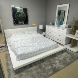 Christie White High Gloss Lacquer Queen Bedroom Set / 4pc