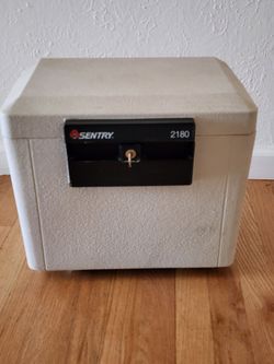 SENTRY FIRE SAFE 2180 IS LIKE NEW