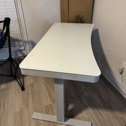 Standing Table - Tresanti 47”