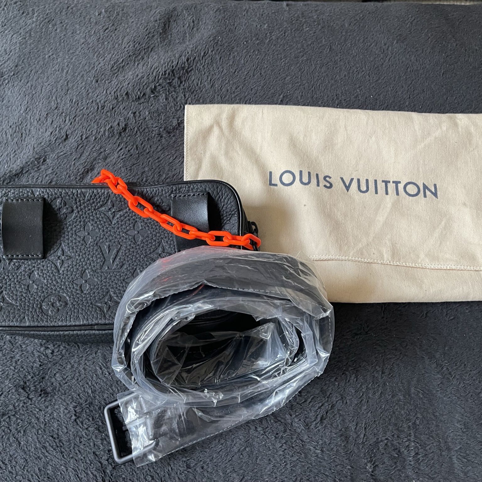 LOUIS VUITTON Taurillon Monogram Uniformes Solar Ray Soft Pochette Volga  Belt Bag Black 1304428