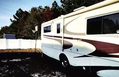 2oo1 National RV Dolphin