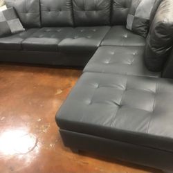Black Sectional Sofa With Reversible Chaise 