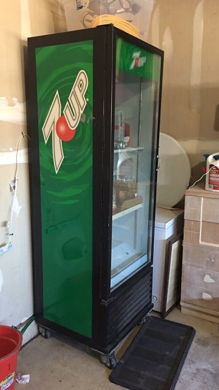 7up commercial refrigerator/cooler