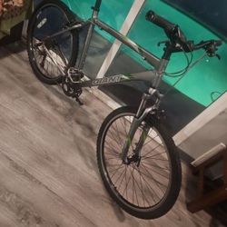 Giant Rincon XL Mountain Bike - 26" Tires