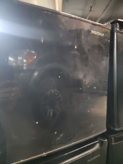 1.7 cu ft insignia mini fridge