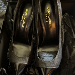 Saint Laurent Platform pumps in black