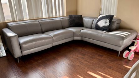 Modern Gray Couch – Recliner + Chaise