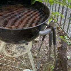 ✅ Garage Sales - kettle grill