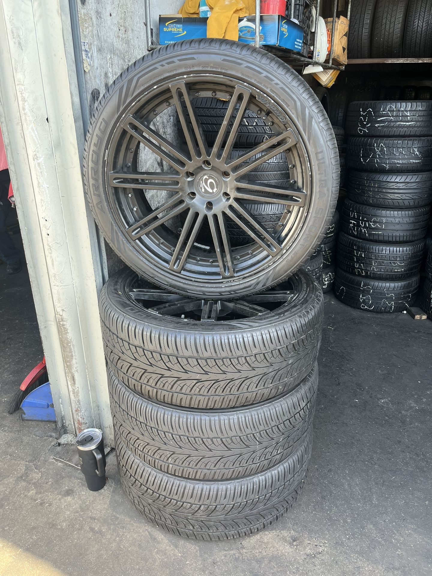 Tires 305/35/24 Black 24” Rims