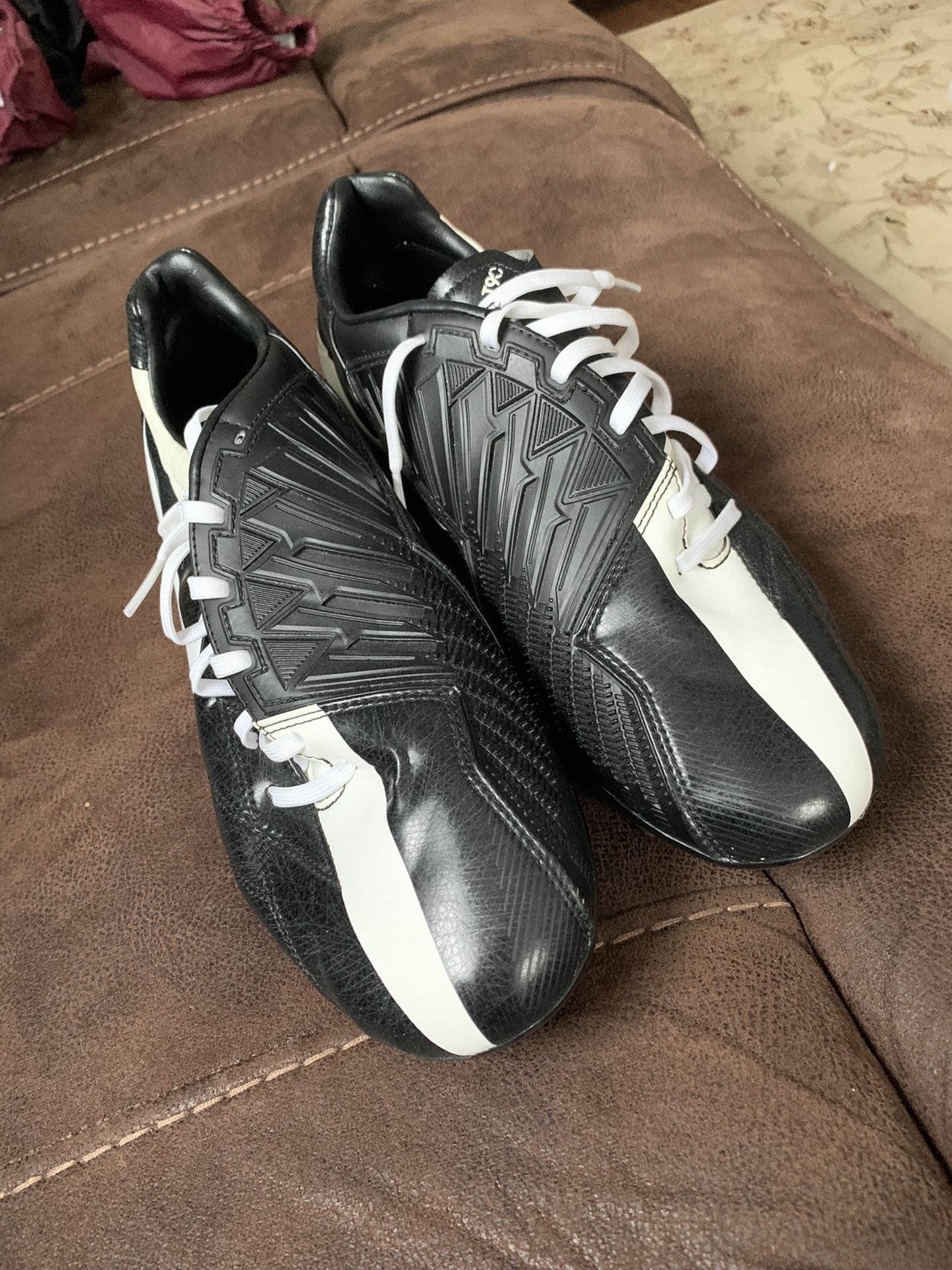 T90 soccer cleats Team sports