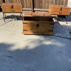 Set Of 3 Rustic Tables 