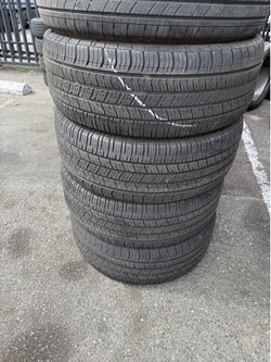 Vendo 255/60/R18 Goodyear las 4 llantas por $170