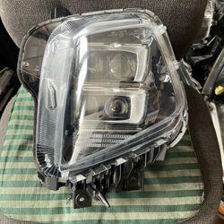 2022-24  HYUNDAI TUCSON LEFT HEADLIGHT 