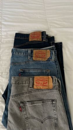 Use Levi’s 2  pair are 501 size 38x 32 the other are  541  size 36 x 32  asking $25 for all or $10 ea