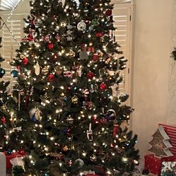 Pre Lite 8 Foot Christmas Tree