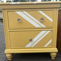 Small Dresser Or Large Bed Side Table-can Deliver 