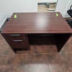 4 Office Desks With Drawers 2 Got The Key $49 Each