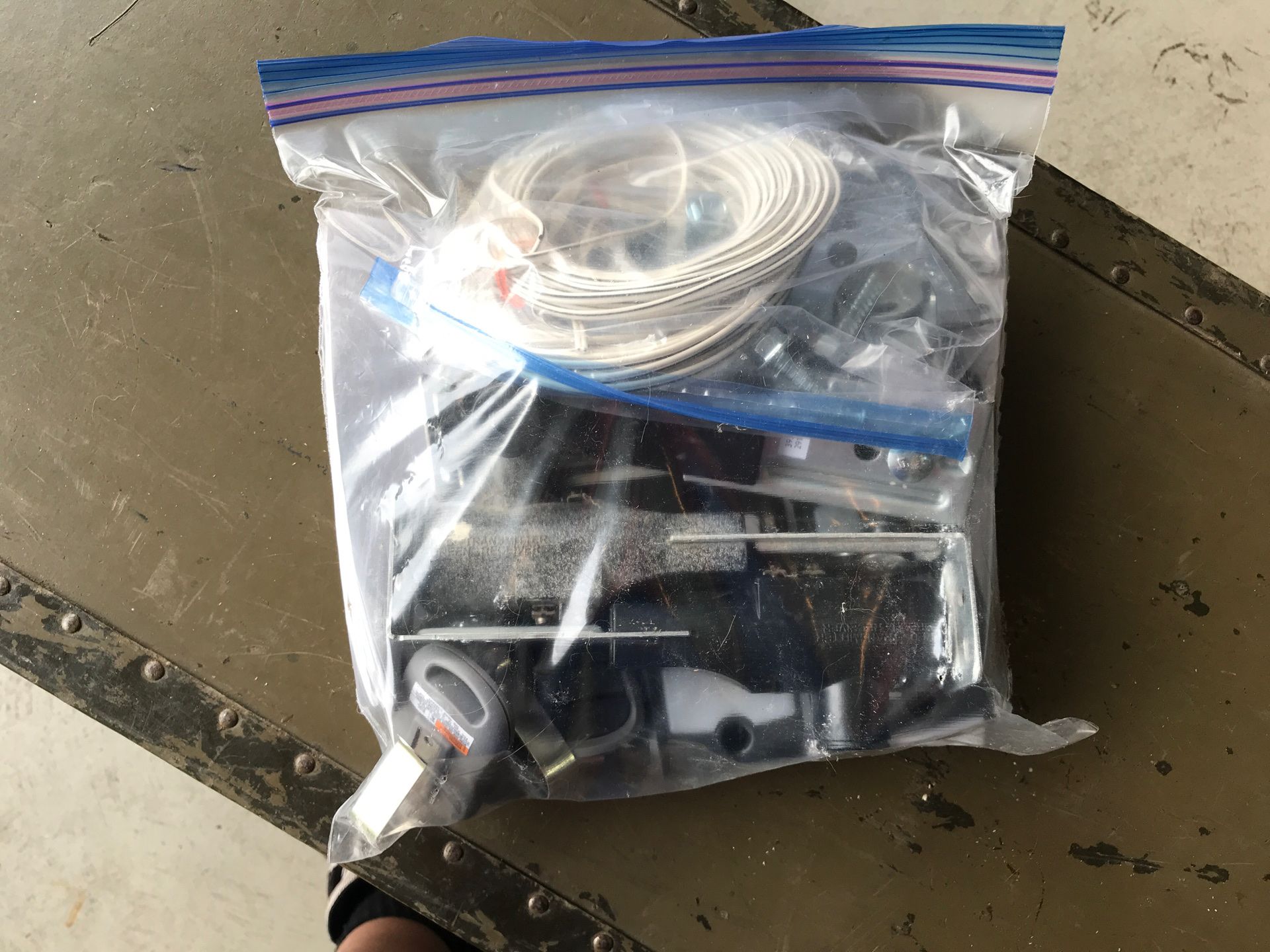 2x Genie Professional Line model 2028 Garage openers home for Sale in