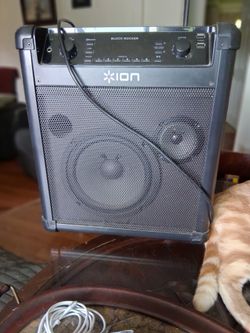 Ion Block Rocker Speaker