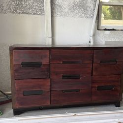 DRESSER