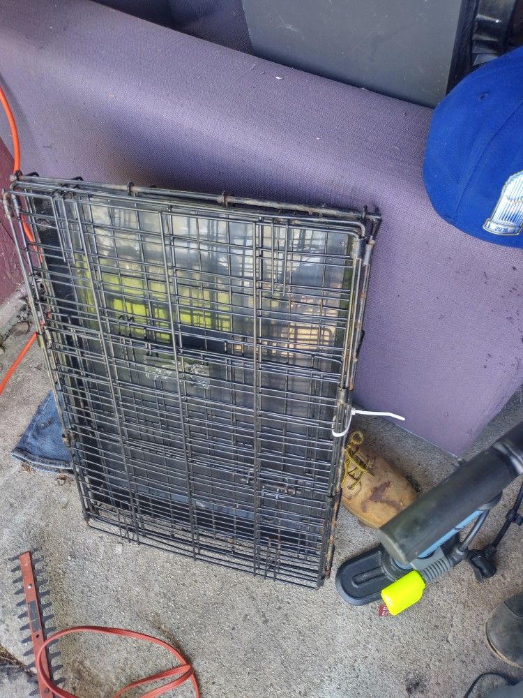 Lot Of 2 SMALL Dog Cages kennels 1 Tray For $40 Doghouse Pup Puppy Chiwawa