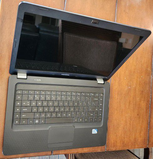 Compaq Laptop And Charger. Works But Needs New Battery