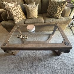 Classic Wood Coffee Table w/ Glass Top – Excellent Condition