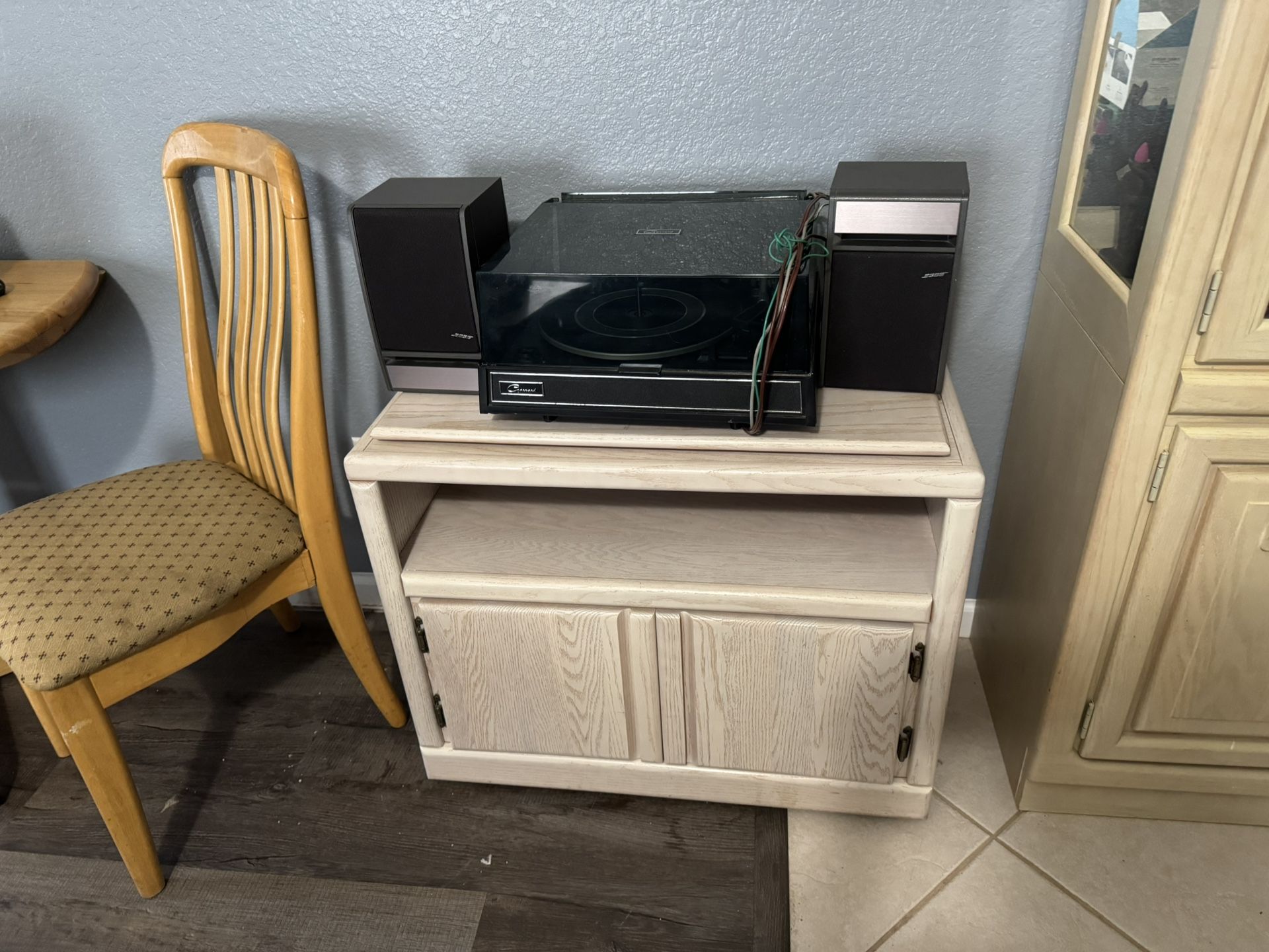 Vintage Stereo With Bose Speakers