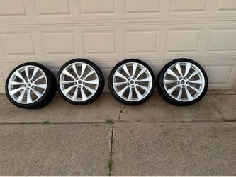 OEM Tesla 20” wheels with pirelli winter tires