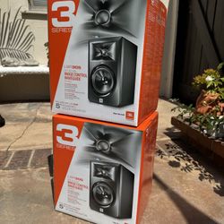JBL LSR305 5"  3 Series Powered Studio Monitors (2) New Open Box