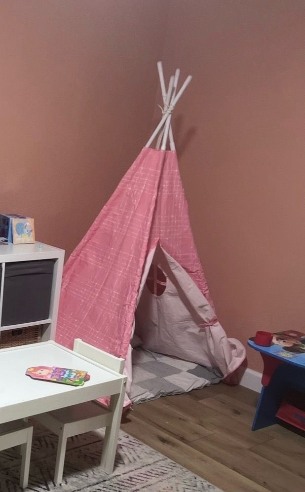 Kids pink teepee tent