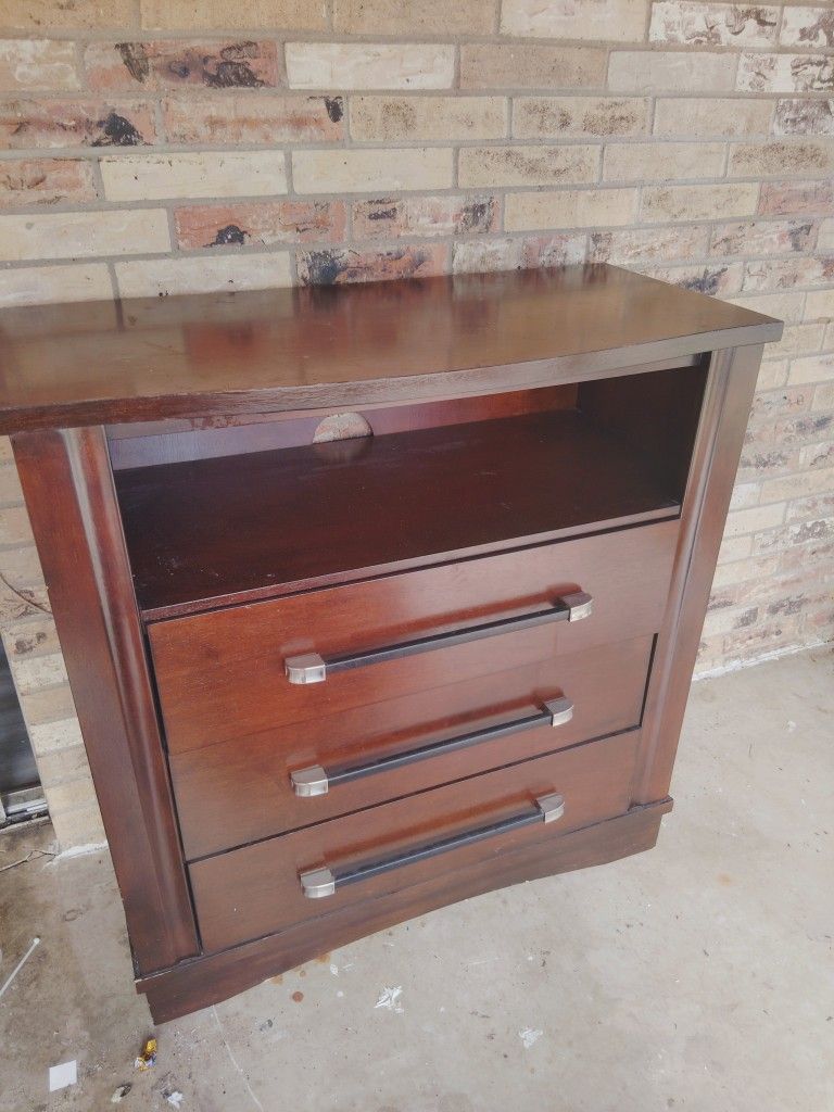 Dresser /Chester Drawer