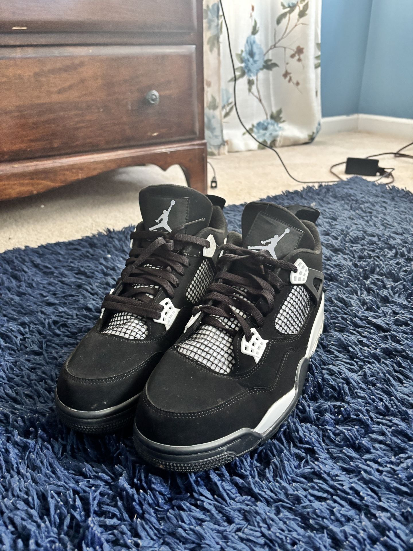 Jordan 4 White Thunder