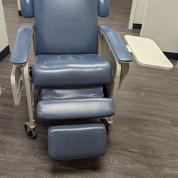 Lumex Rolling Recliner Medical Chair