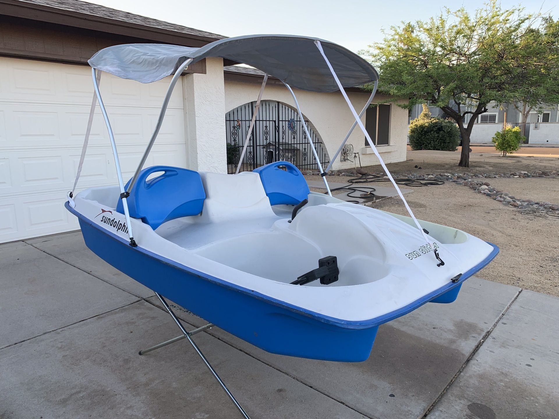 Sundolphin pedal paddle boat 5 person Sun Slider for Sale in Phoenix