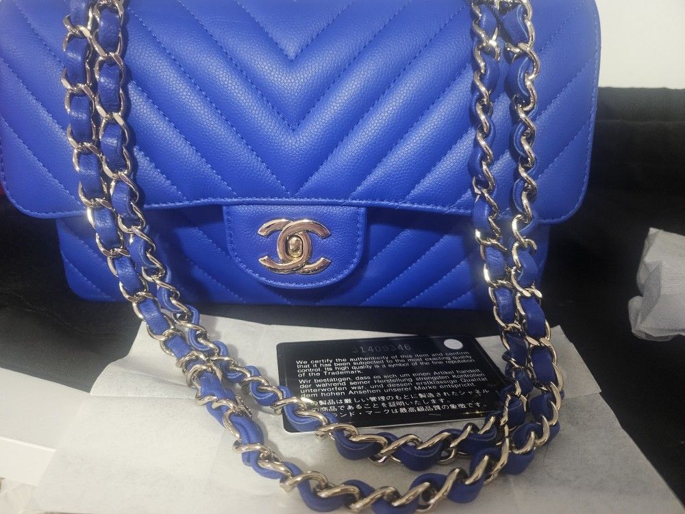 Authentic Chanel 21s Chevron Small Flap BAG