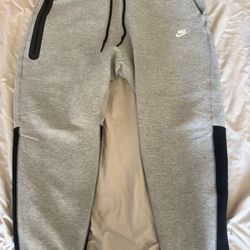 Nike Tech Sweatpants