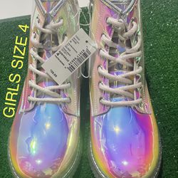 New Girls Boots 👢 Size 4 (Nuevas)